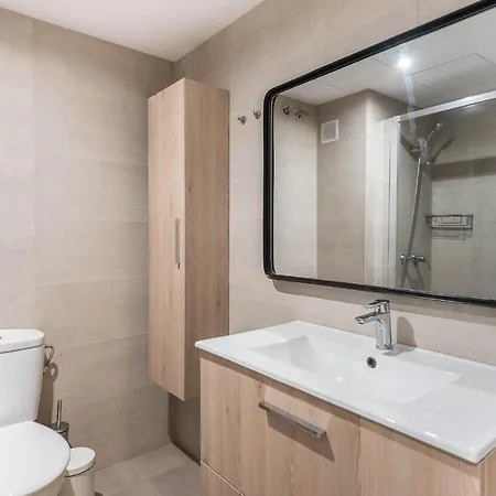 Design And Comfort In The Trendy Neighborhood Appartement