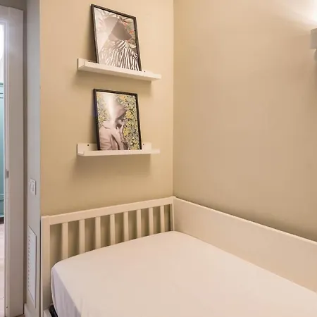 Appartement Design And Comfort In The Trendy Neighborhood