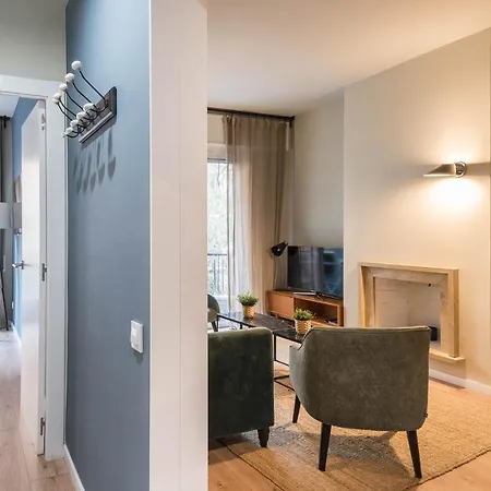 Appartement Design And Comfort In The Trendy Neighborhood *