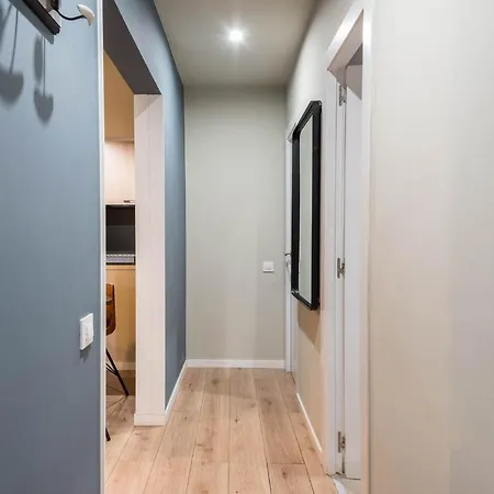 Appartement Design And Comfort In The Trendy Neighborhood