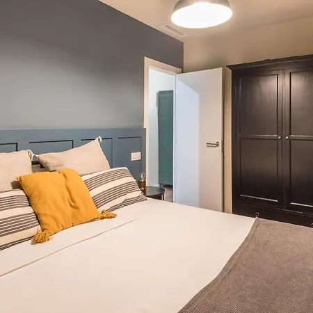 Appartement Design And Comfort In The Trendy Neighborhood