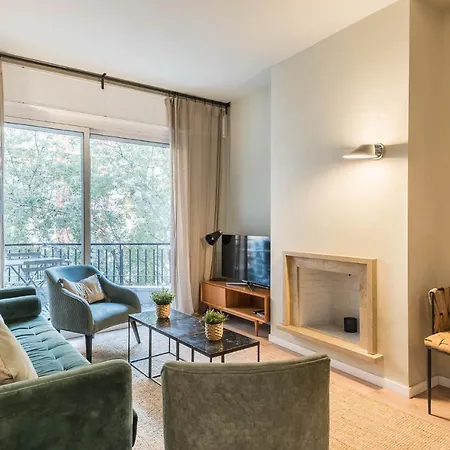 Appartement Design And Comfort In The Trendy Neighborhood