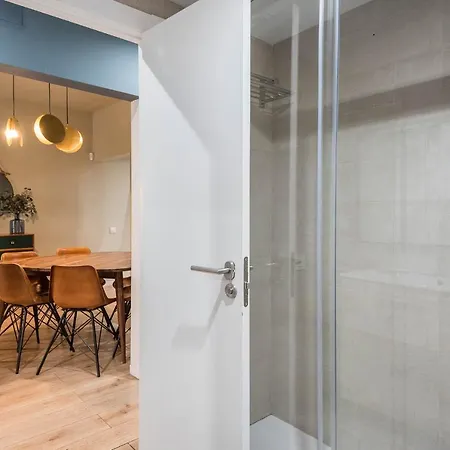 Appartement Design And Comfort In The Trendy Neighborhood