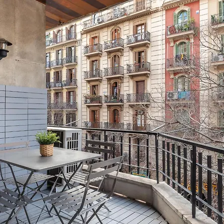 Appartement Design And Comfort In The Trendy Neighborhood *