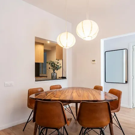 Design And Comfort In The Trendy Neighborhood Barselona