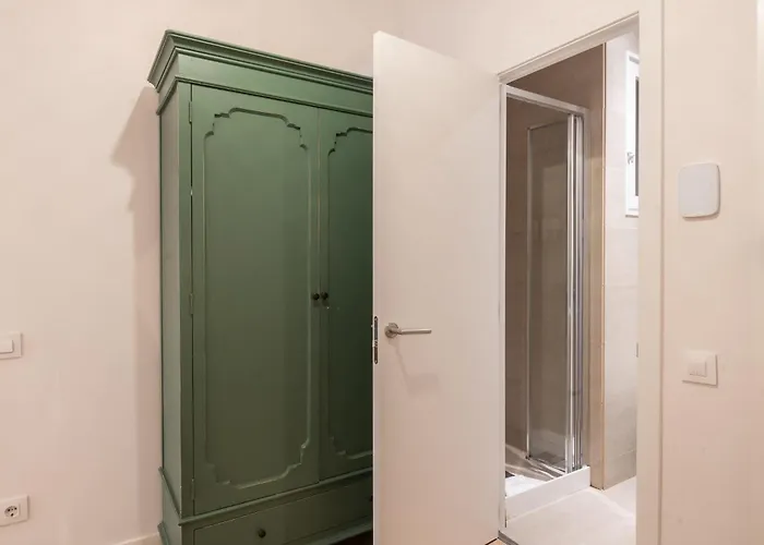 Design And Comfort In The Trendy Neighborhood